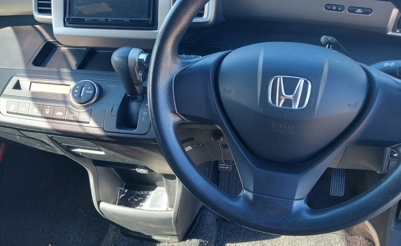 HONDA FREED SPIKE G Just Selection 2011