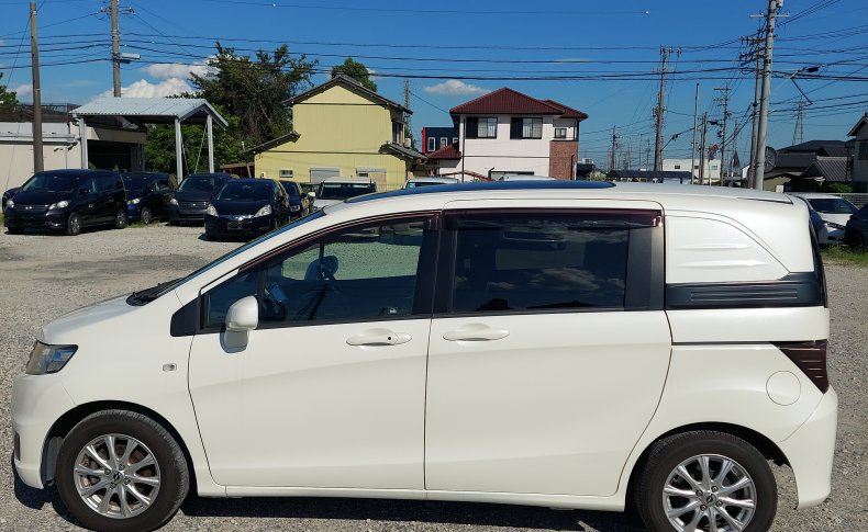 HONDA FREED SPIKE G Just Selection 2011
