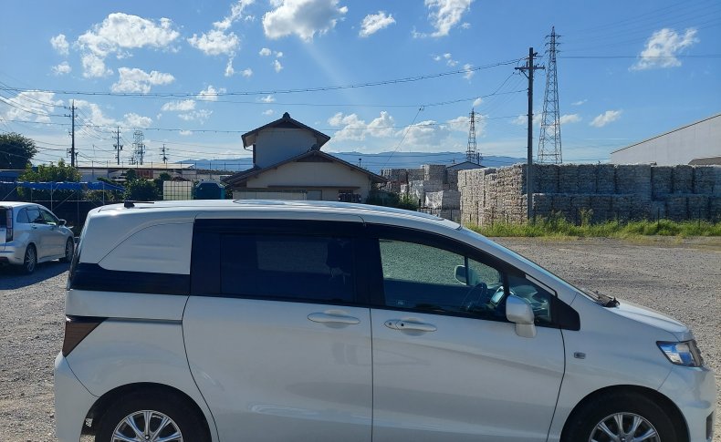 HONDA FREED SPIKE G Just Selection 2011