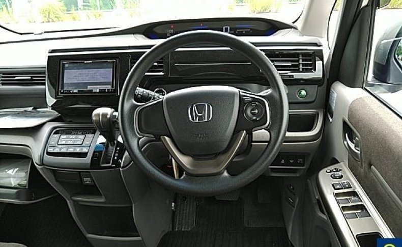 HONDA STEPWGN 4 WD 7-SEATERS 2015