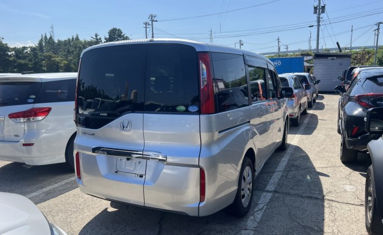 HONDA STEPWGN 4 WD 7-SEATERS 2015