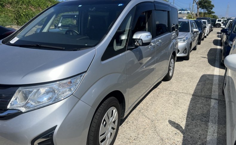 HONDA STEPWGN 4 WD 7-SEATERS 2015