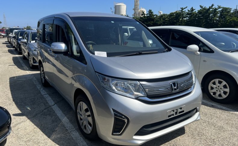 HONDA STEPWGN 4 WD 7-SEATERS 2015