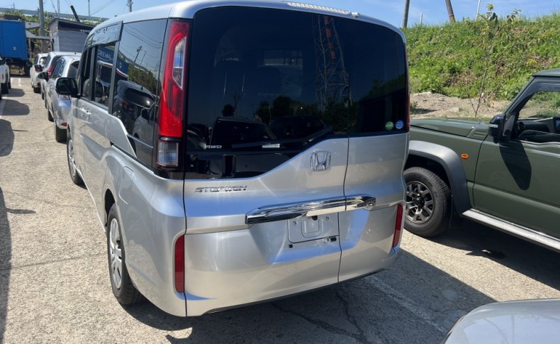 HONDA STEPWGN 4 WD 7-SEATERS 2015