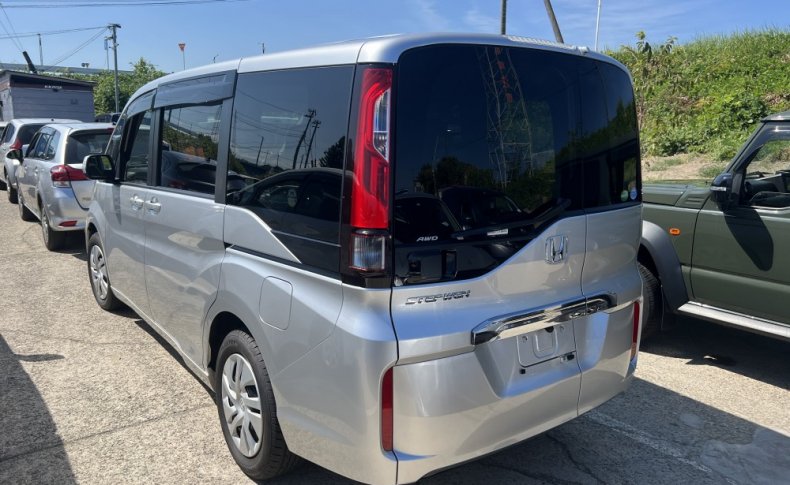 HONDA STEPWGN 4 WD 7-SEATERS 2015