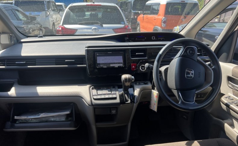 HONDA STEPWGN 4 WD 7-SEATERS 2015