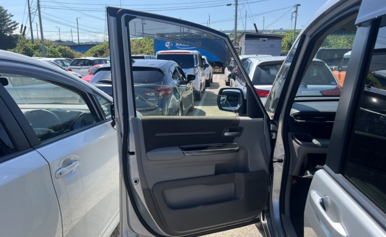 HONDA STEPWGN 4 WD 7-SEATERS 2015