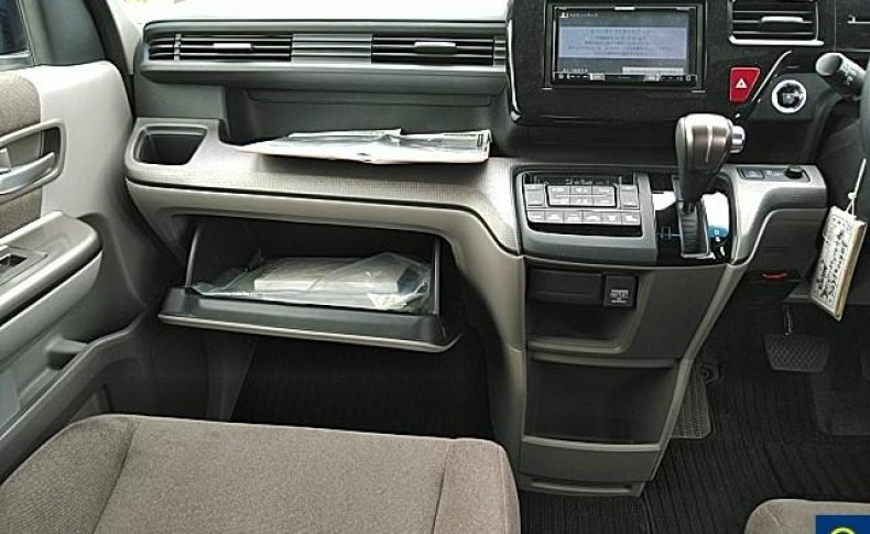 HONDA STEPWGN 4 WD 7-SEATERS 2015