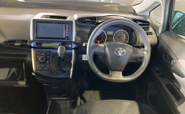 TOYOTA WISH 1.8X HID Selection 4WD 2011