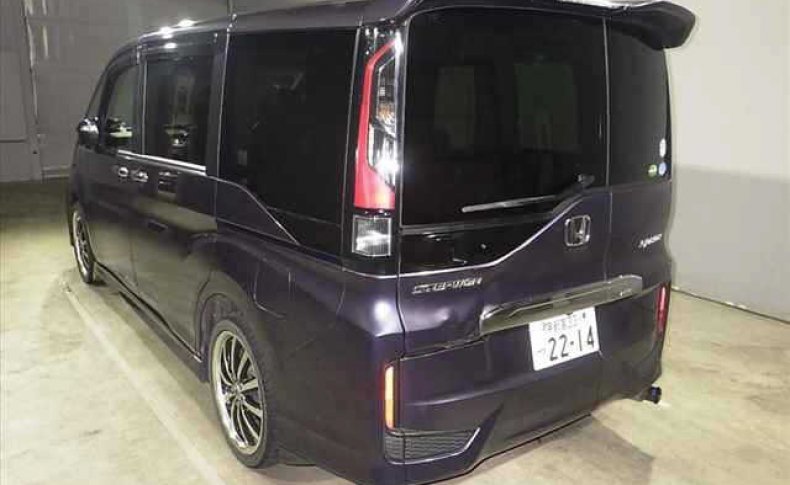 HONDA STEPWGN SPADA 7-SEATERS 2016