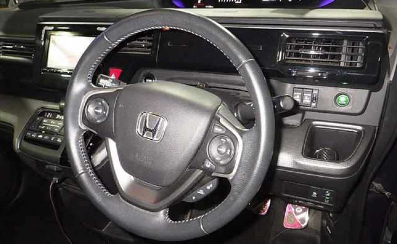 HONDA STEPWGN SPADA 7-SEATERS 2016