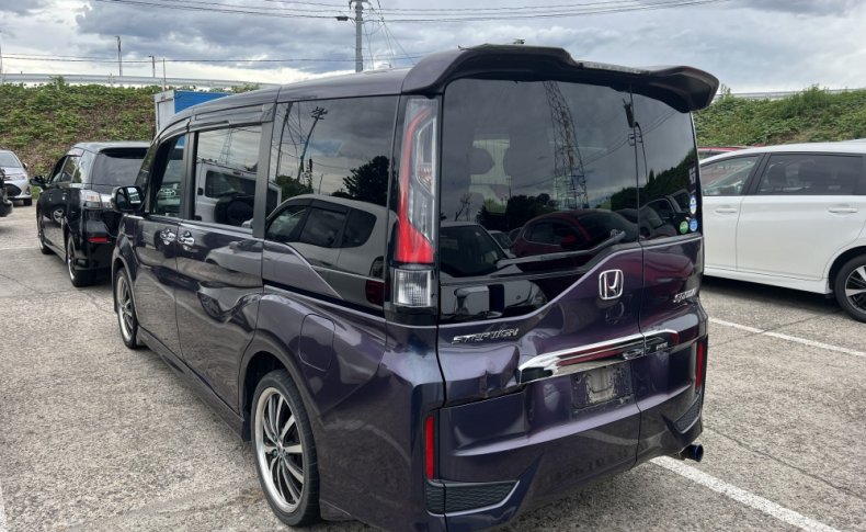 HONDA STEPWGN SPADA 7-SEATERS 2016