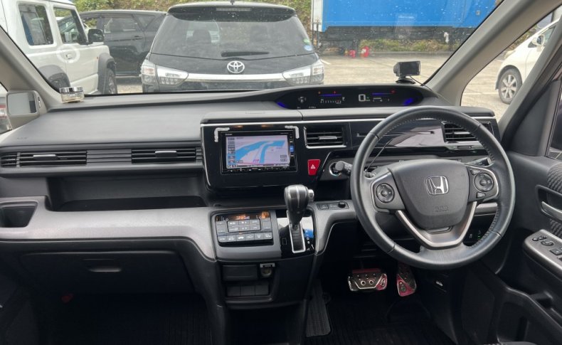 HONDA STEPWGN SPADA 7-SEATERS 2016
