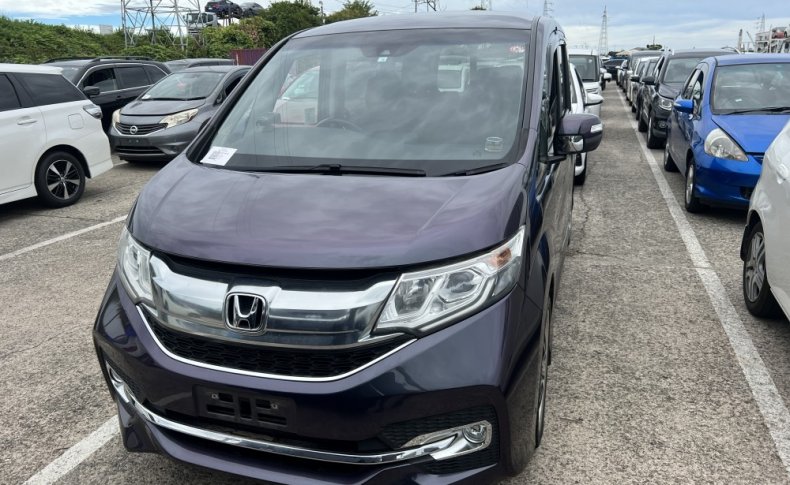 HONDA STEPWGN SPADA 7-SEATERS 2016