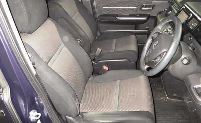 HONDA STEPWGN SPADA 7-SEATERS 2016