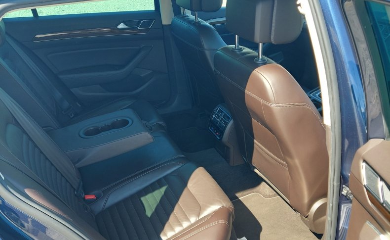 VOLKSWAGEN PASSAT VARIANT HIGH LINE 2015