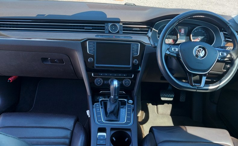 VOLKSWAGEN PASSAT VARIANT HIGH LINE 2015