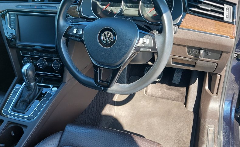 VOLKSWAGEN PASSAT VARIANT HIGH LINE 2015