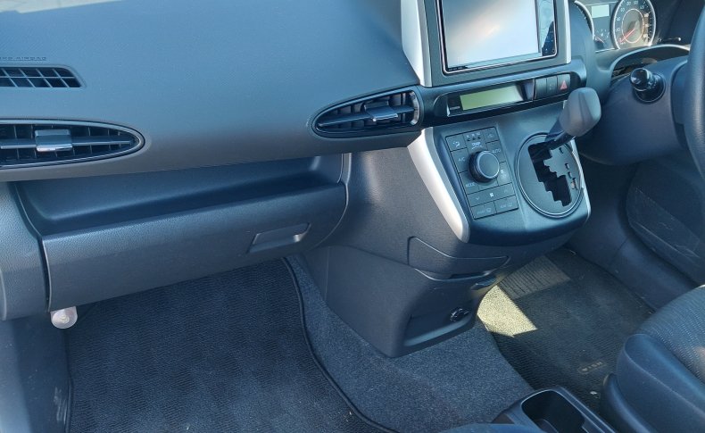 TOYOTA WISH 1.8 X 4WD 2010