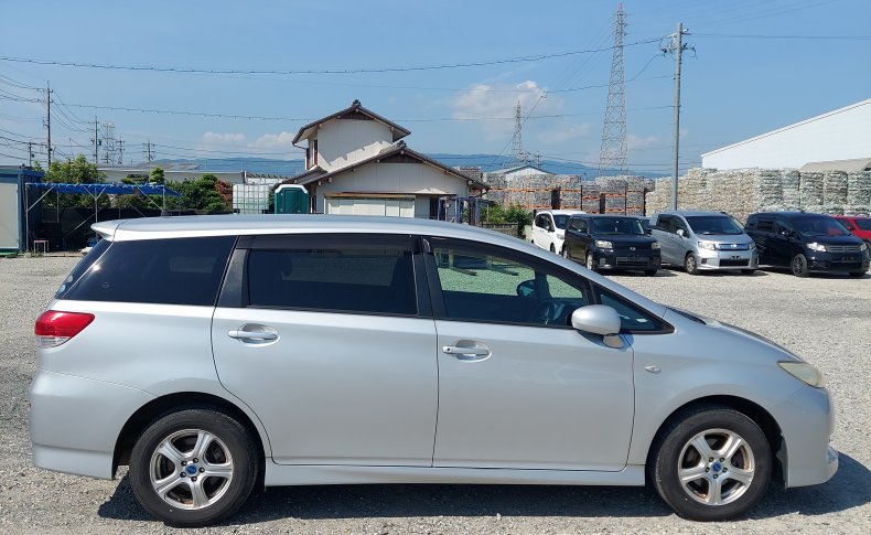 TOYOTA WISH 1.8 X 4WD 2010