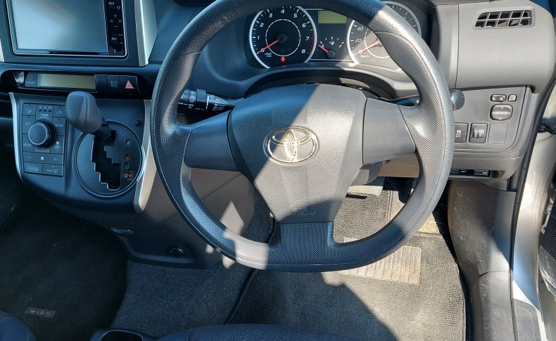TOYOTA WISH 1.8 X 4WD 2010