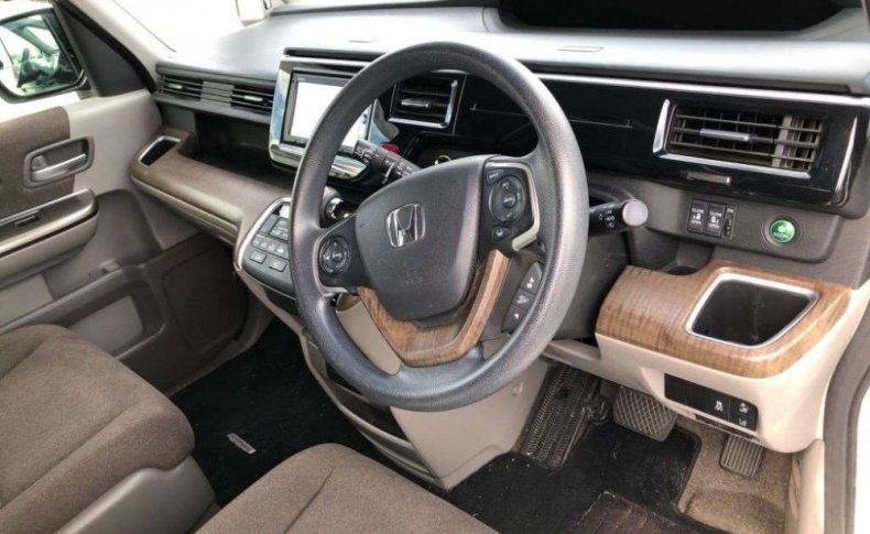 HONDA STEPWGN G EX HONDA SENSING 8-SEATERS 2015