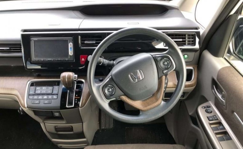 HONDA STEPWGN G EX HONDA SENSING 8-SEATERS 2015