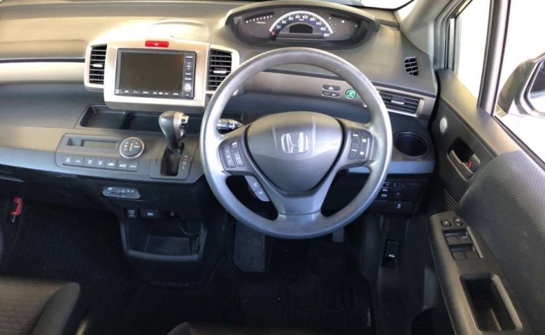 HONDA FREED SPIKE G Just Selection 2012