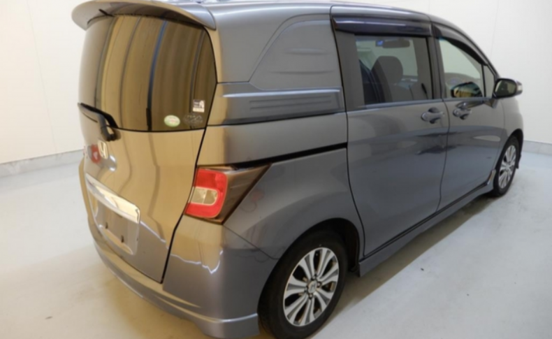 HONDA FREED SPIKE G Aero 2012