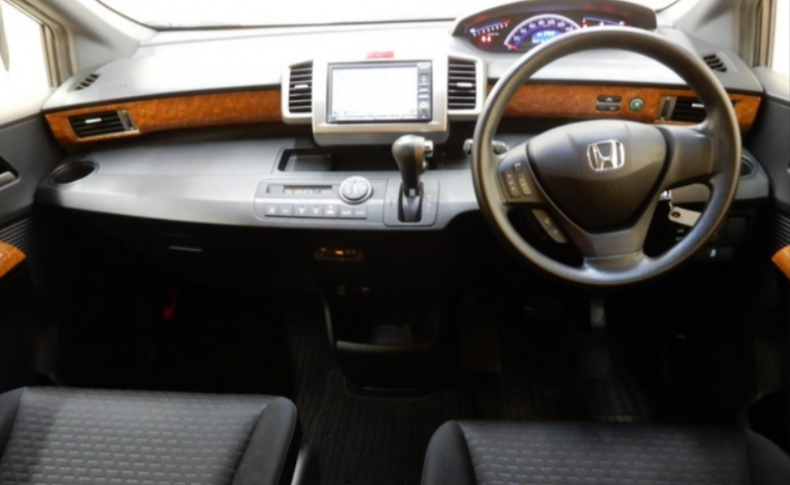 HONDA FREED SPIKE G Aero 2012