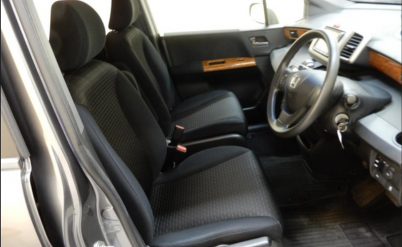 HONDA FREED SPIKE G Aero 2012