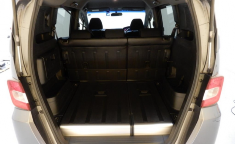 HONDA FREED SPIKE G Aero 2012