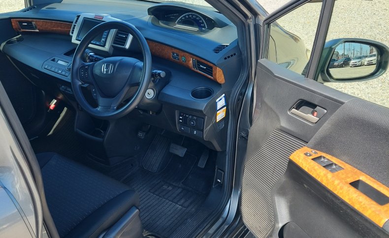 HONDA FREED SPIKE G Aero 2012