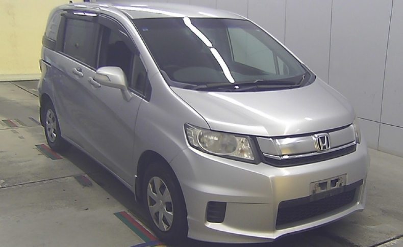 HONDA FREED SPIKE G Just Selection 2015
