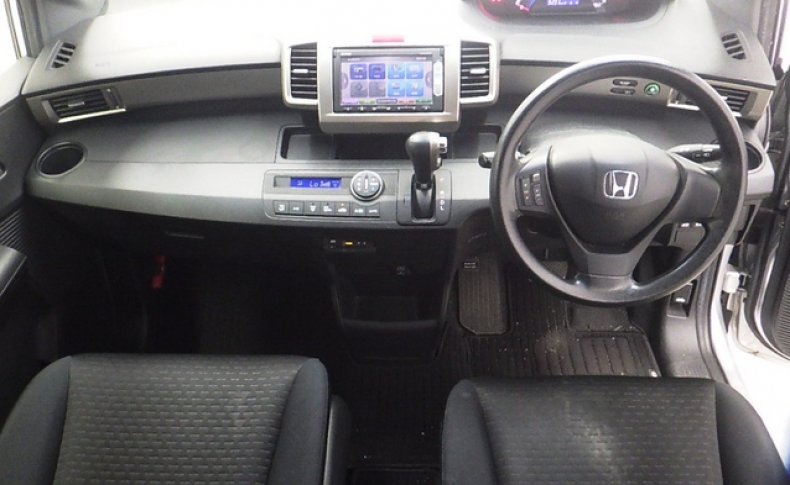 HONDA FREED SPIKE G Just Selection 2015