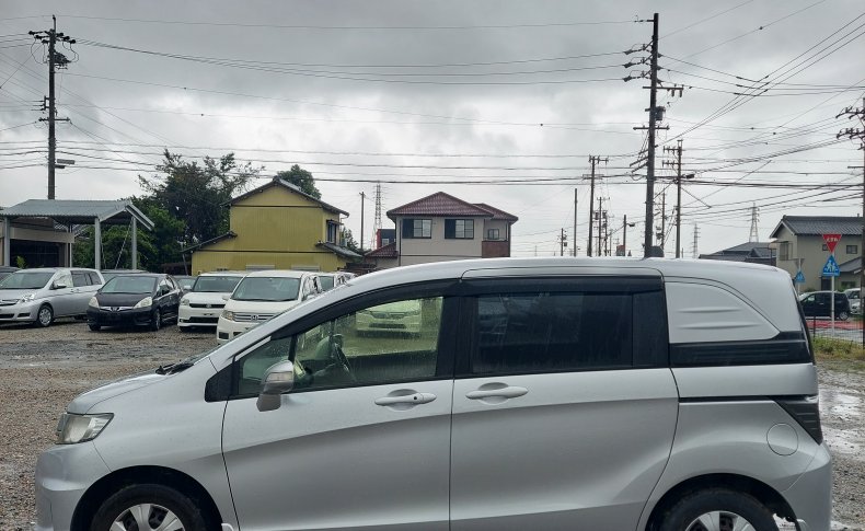 HONDA FREED SPIKE G Just Selection 2015