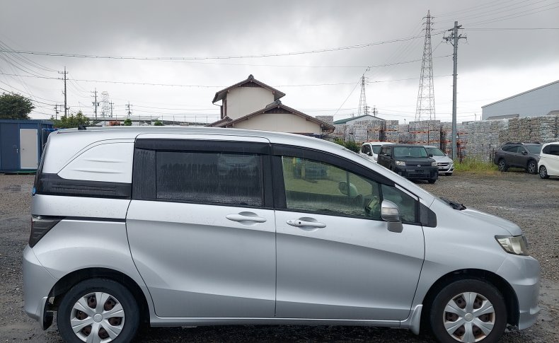 HONDA FREED SPIKE G Just Selection 2015