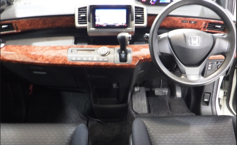 HONDA FREED SPIKE G Just Selection 2010