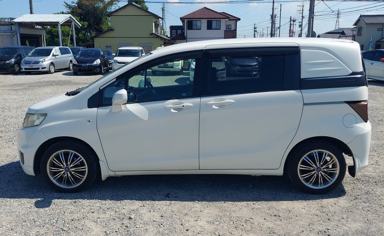 HONDA FREED SPIKE G Just Selection 2010