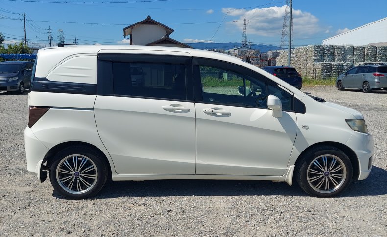 HONDA FREED SPIKE G Just Selection 2010