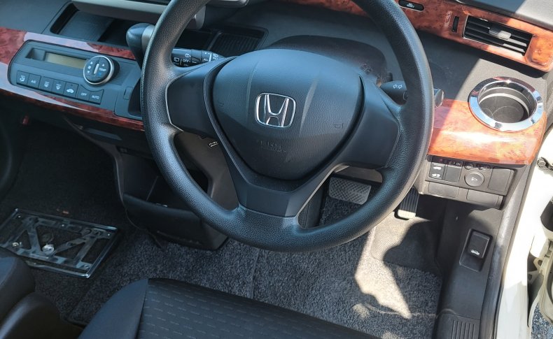 HONDA FREED SPIKE G Just Selection 2010