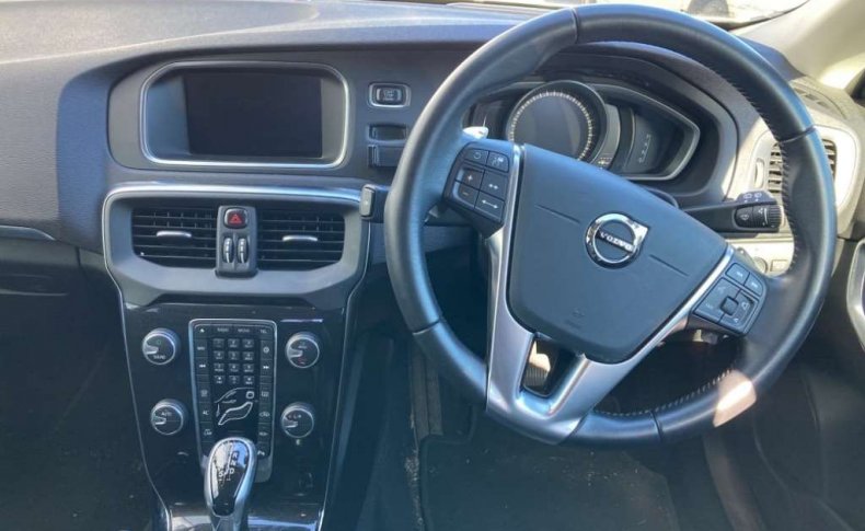 VOLVO V40  2016
