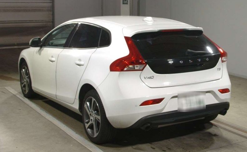 VOLVO V40  2016