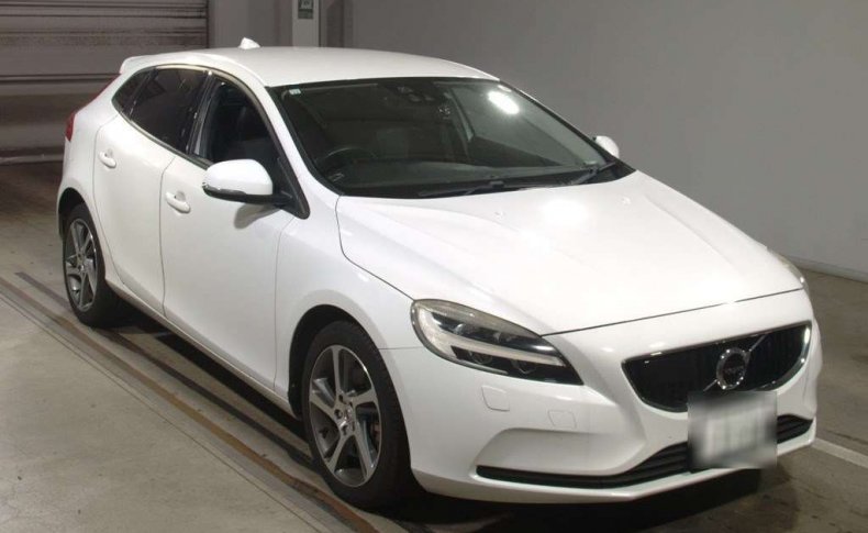 VOLVO V40  2016