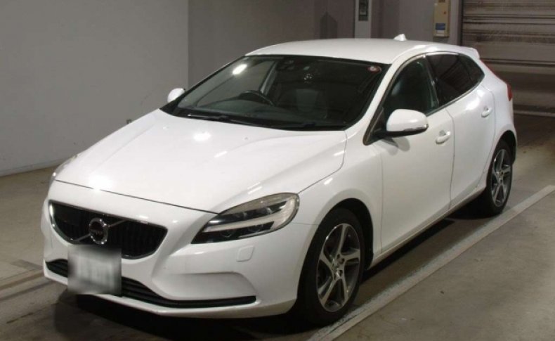 VOLVO V40  2016