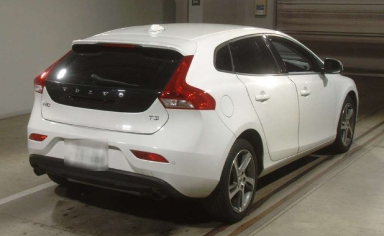 VOLVO V40  2016