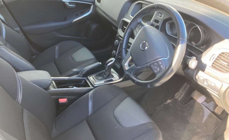 VOLVO V40  2016