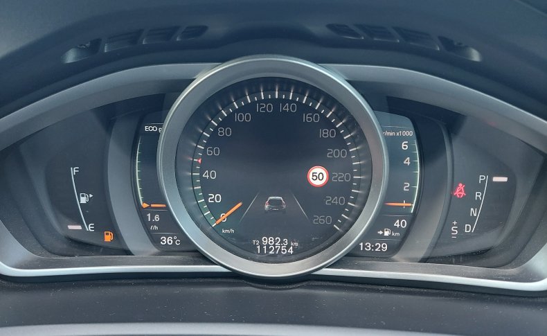 VOLVO V40  2016