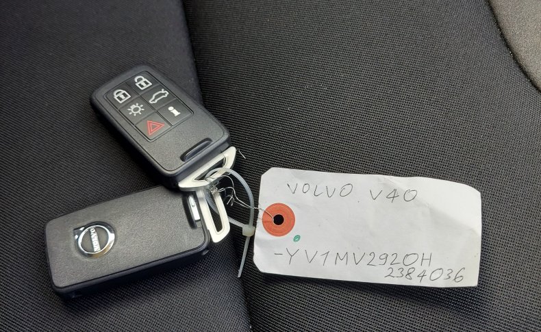 VOLVO V40  2016