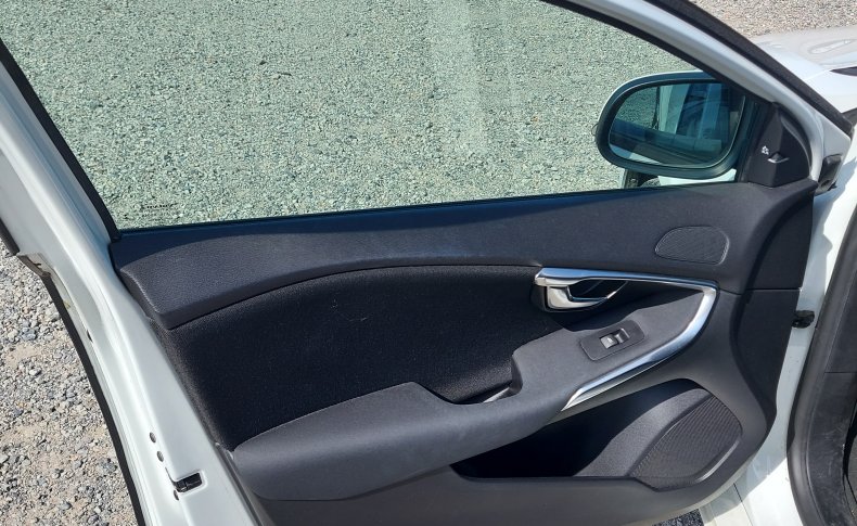 VOLVO V40  2016